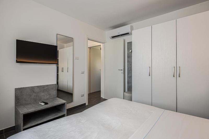 One-Bedroom Apartment with Balcony (4 Adults) image 4
