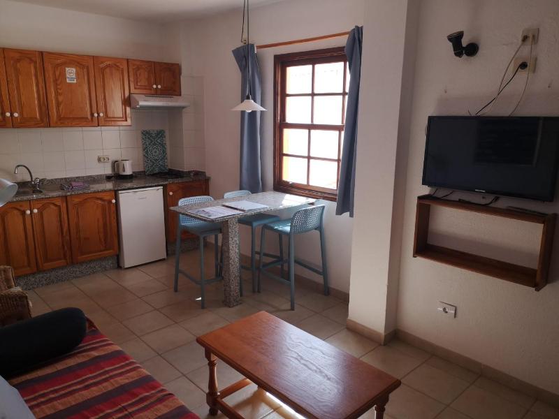 One-Bedroom Apartment image 2