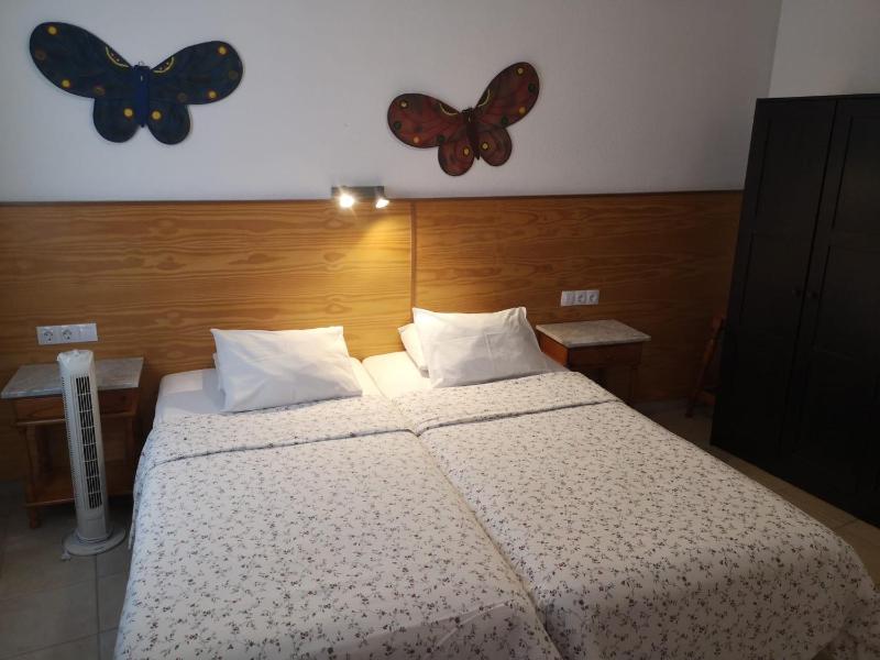 One-Bedroom Apartment image 3