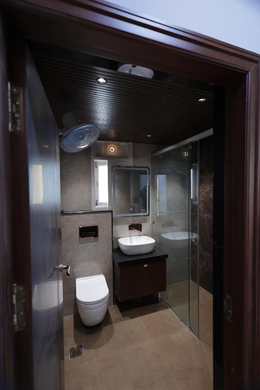 Woodlands Apartment 501 - Fully Furnished Luxury Apartment - image 16