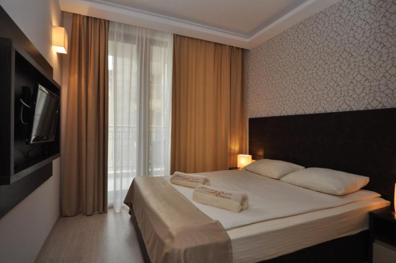 One-Bedroom Apartment image 3