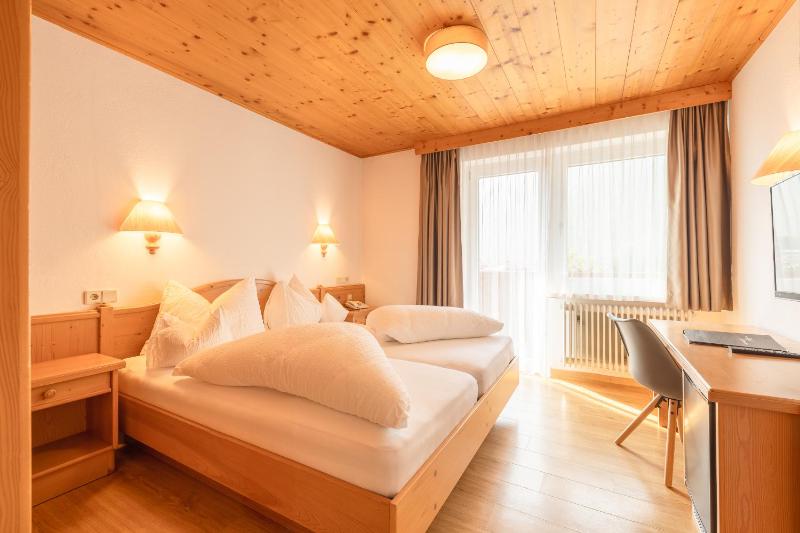 Double Room with Balcony image 3