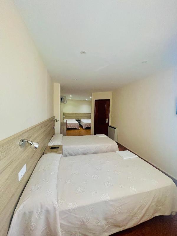 Quadruple Room with Private External Bathroom image 1