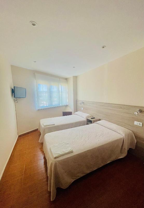Quadruple Room with Private External Bathroom image 3