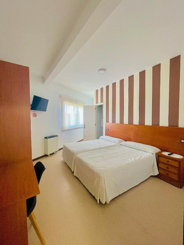 Twin Room image 2