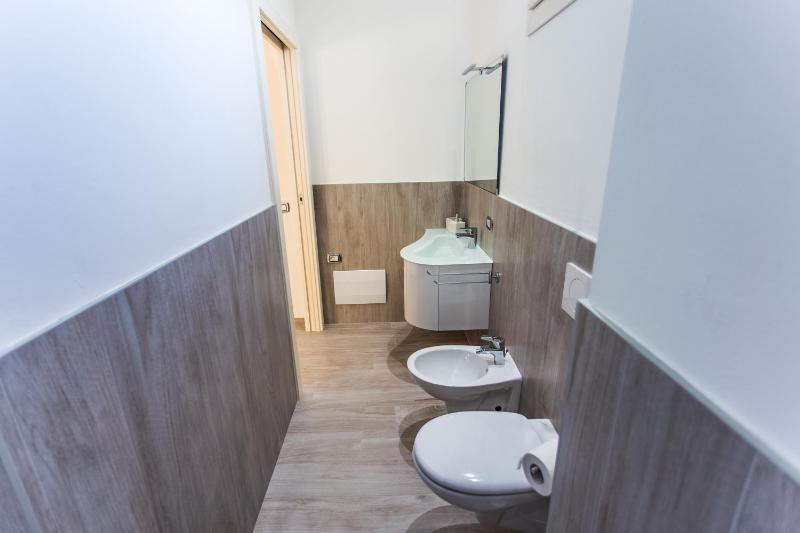 One-Bedroom Apartment image 4