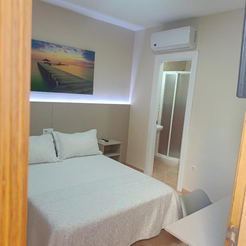 Double Room with Private Bathroom image 3