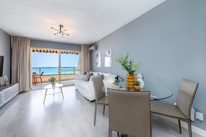 797HOLIDAY RENTALS- Piso contemporaneo frente al mar - image 14
