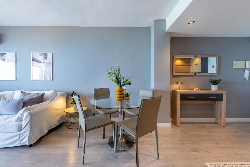 797HOLIDAY RENTALS- Piso contemporaneo frente al mar - image 8