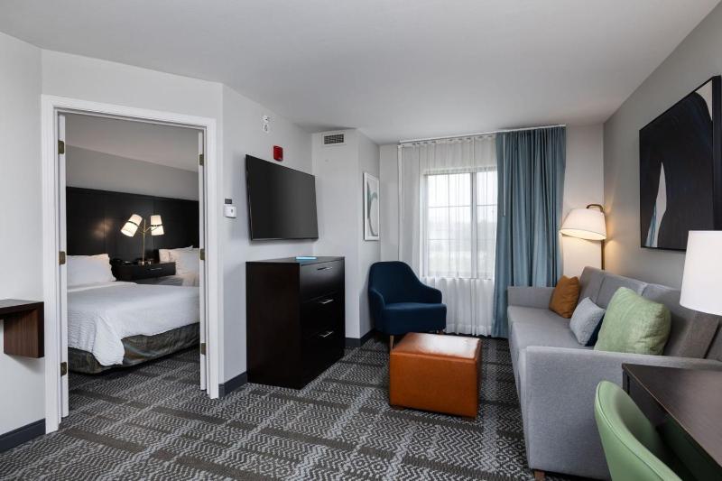 One-Bedroom Suite image 2