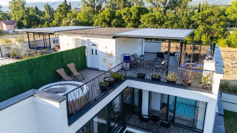 Luxe Waters Retreat - image 9