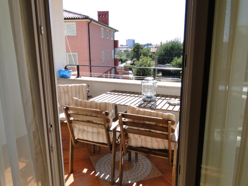 One-Bedroom Apartment image 2