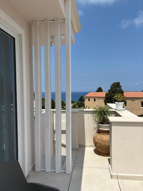 Kairos Tropea luxury rooms & pool - image 2