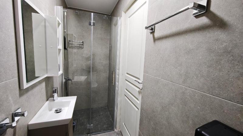 St Lazarus City Hotel - image 16