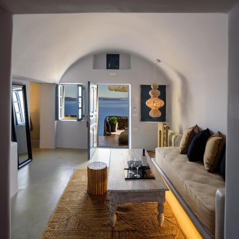 Signature Cave Suite with Volcano View image 1