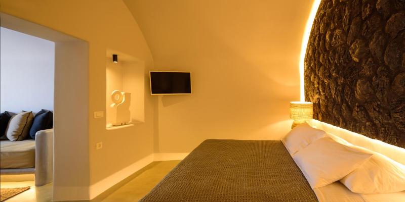 Signature Cave Suite with Volcano View image 4