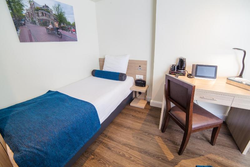 Twin Room image 2