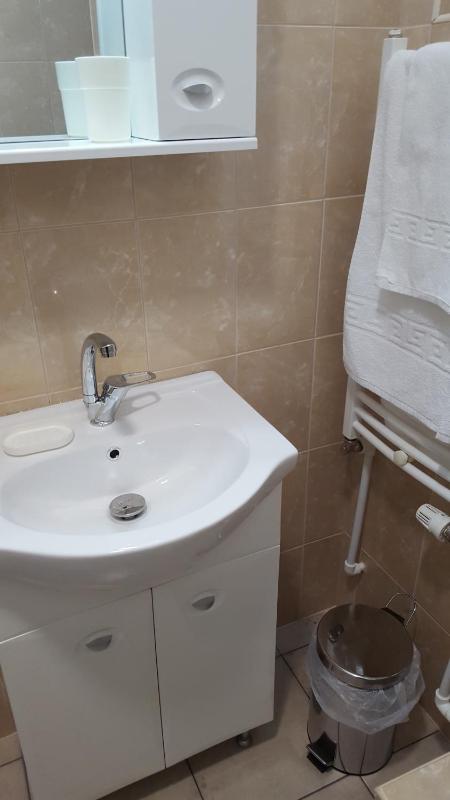 Twin Room with Private Bathroom image 2