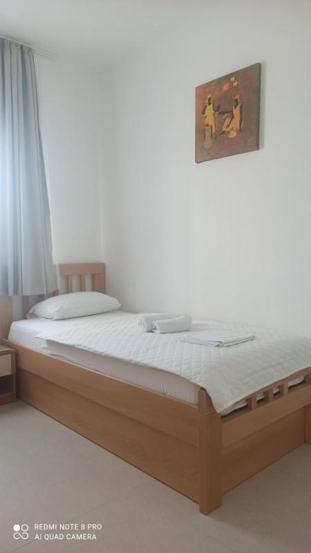 One-Bedroom Apartment image 2