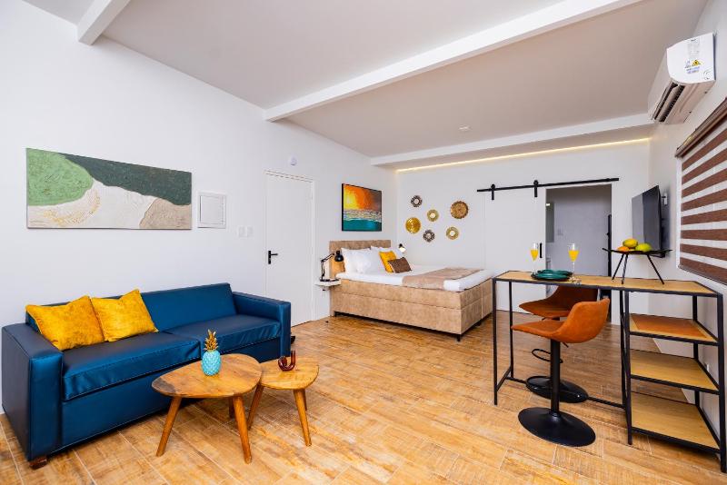 WaraWara Condominium - image 4