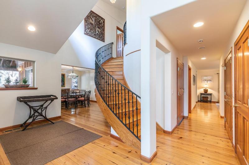 Five-Bedroom House image 4