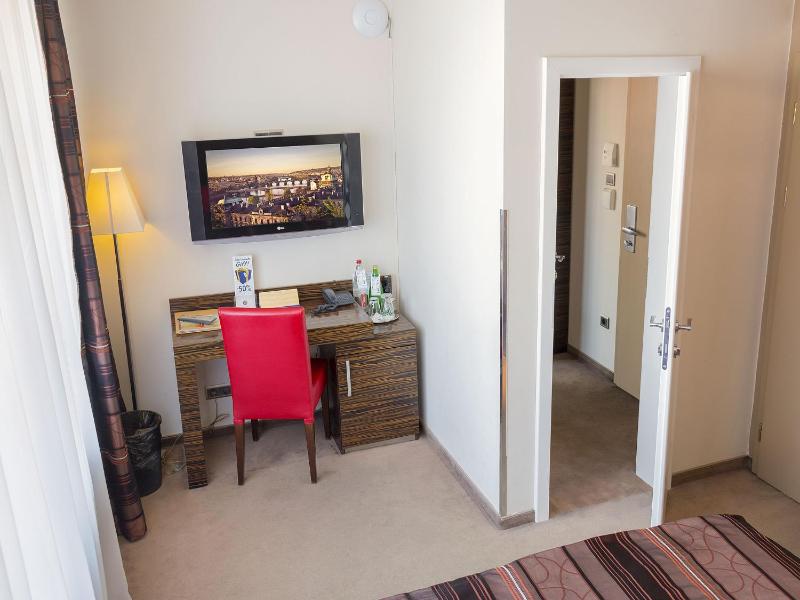 Ea Hotel Crystal Palace - image 7