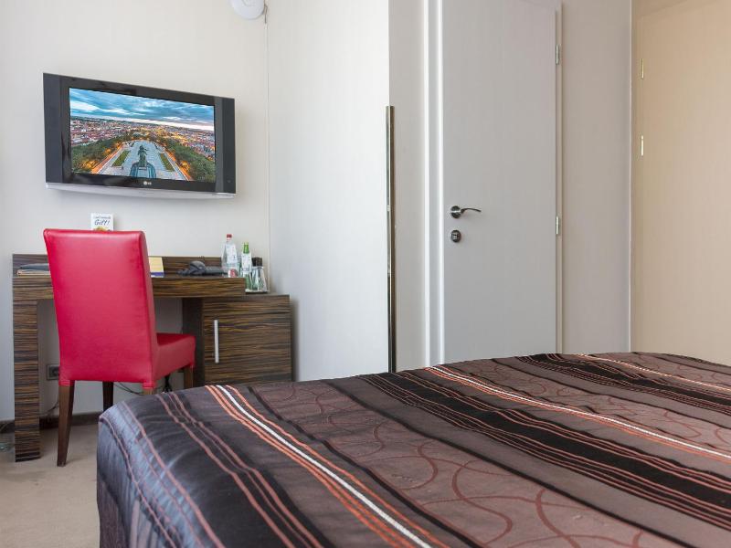 Ea Hotel Crystal Palace - image 14