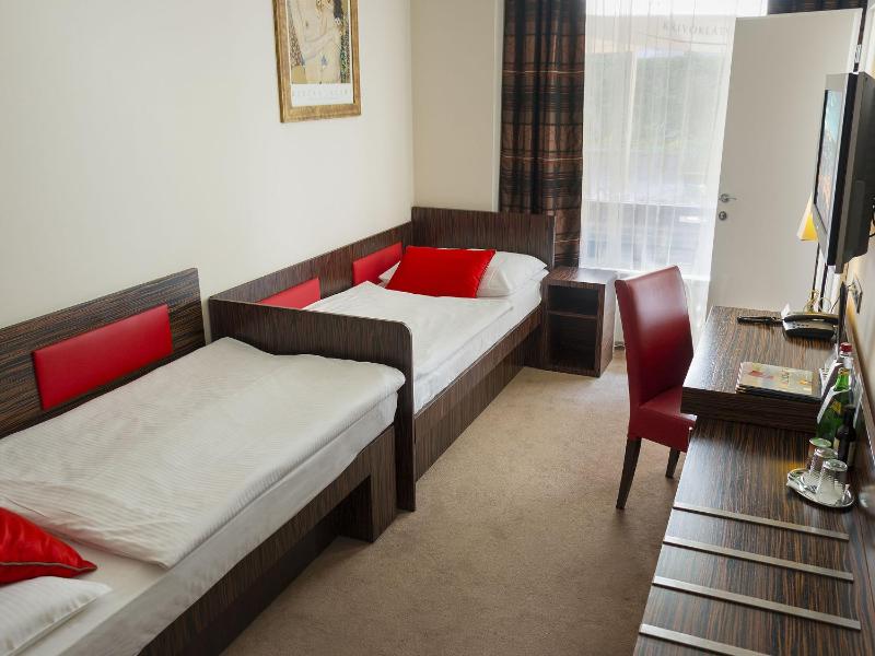 Ea Hotel Crystal Palace - image 6