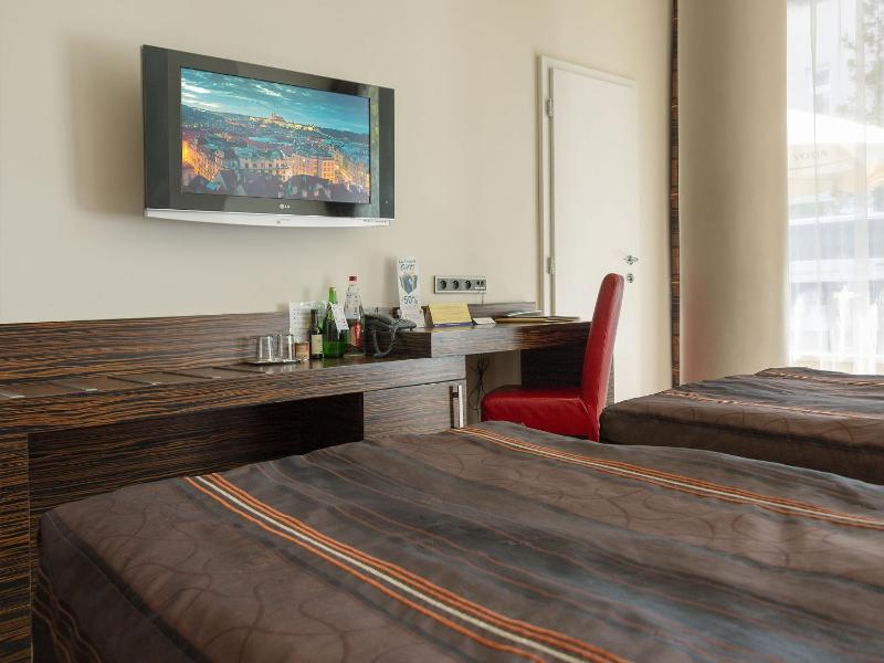 Family Two-Bedroom Suite (4 Adults) image 4