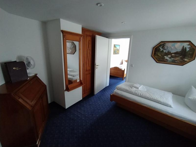 Budget Twin Room image 4