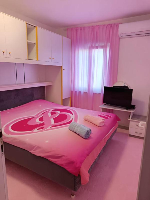 Princess&Prince Apartment with swimming pool and garden - image 32
