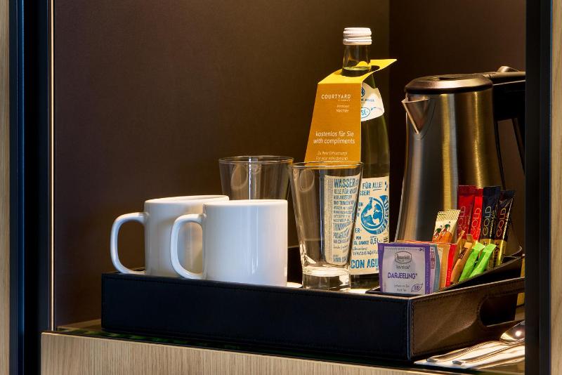 Guest room, 1 King, Stadium & City side  image 1