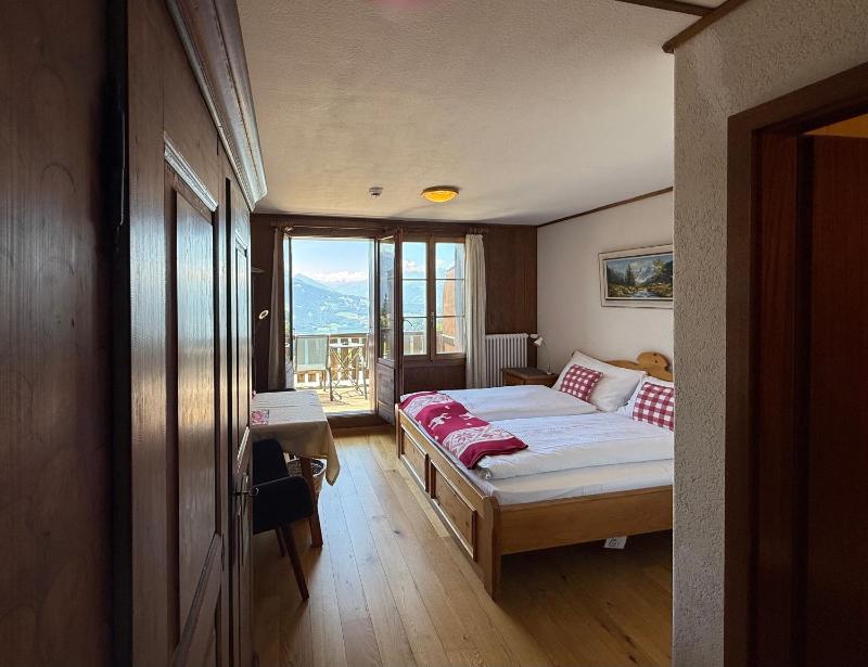 Double Room with Lake View image 2