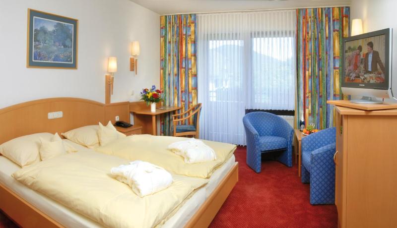 Economy Double Room image 3