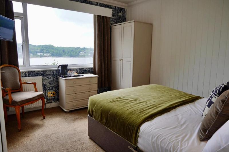 Double Room with Sea View image 4