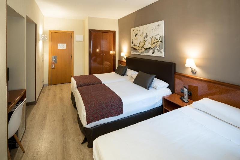 Triple Room image 2