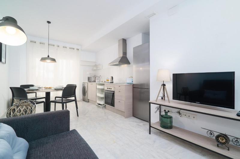 One-Bedroom Apartment image 4
