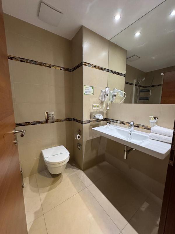 Superior Double Room with Extra Bed image 2