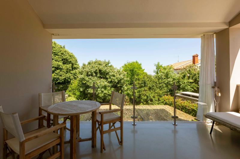 One-Bedroom Apartment with Terrace (2 Adults) image 4