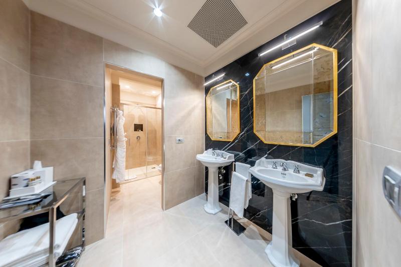 Presidential Suite image 3
