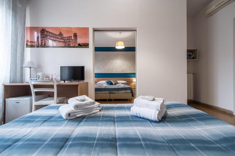 Quadruple Room with Private External Bathroom image 1