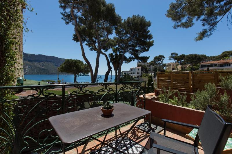 Double Room  5 with Sea View image 3