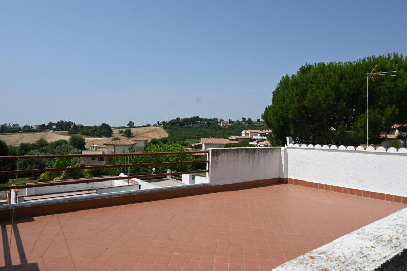 M444 - Marcelli comodo quadrilocale cielo-terra con patio esterno - image 11