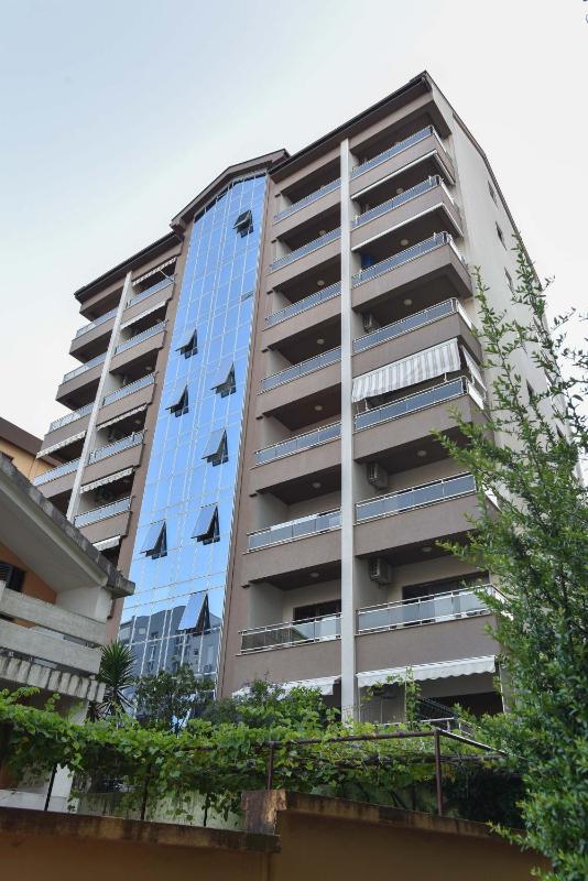 Omega 2 Apartment Budva - image 1