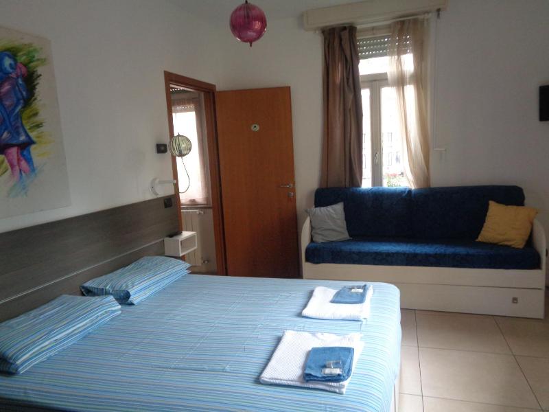 Double or Twin Room image 3