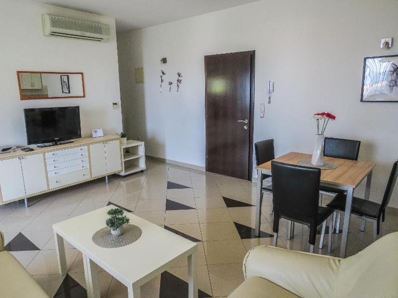 Two-Bedroom Apartment with Sea View image 2