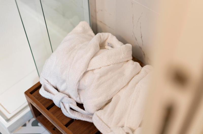 Standard King Room image 1