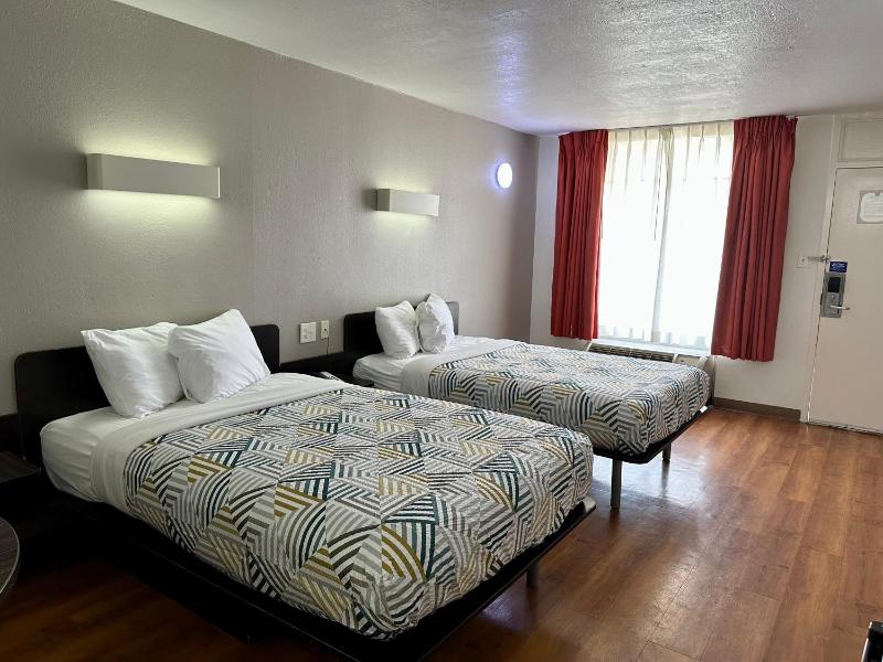 Quadruple Room - Non-Smoking image 3