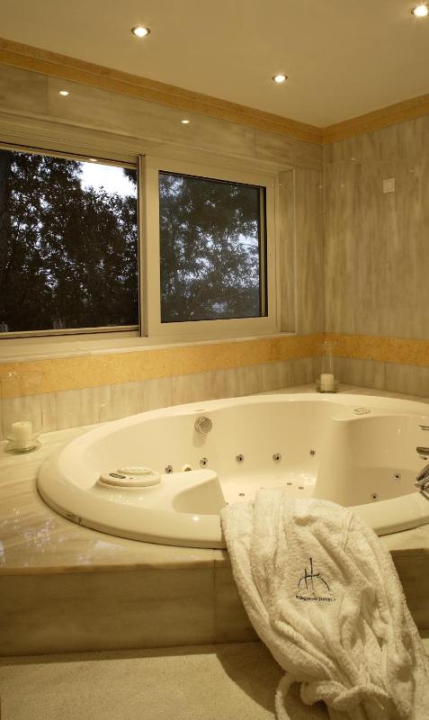 Suite with Sea View image 2
