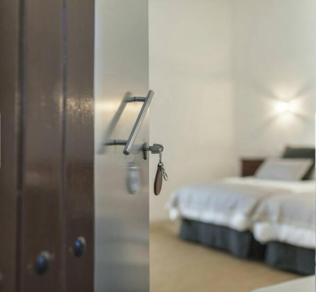 Twin Room image 1